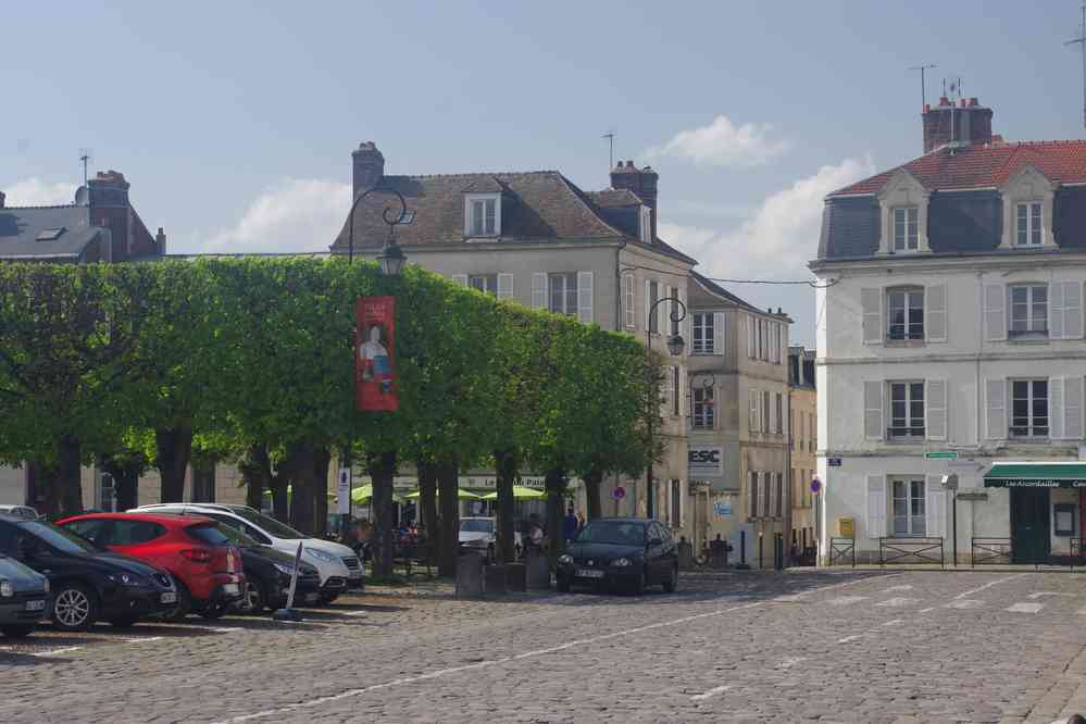 Compiègne (place du Général de Gaulle). Le dimanche 22 avril 2018